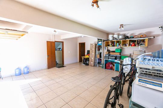 Garagem de casa à venda com 5 quartos, 320m² em Vila Nova, Porto Alegre