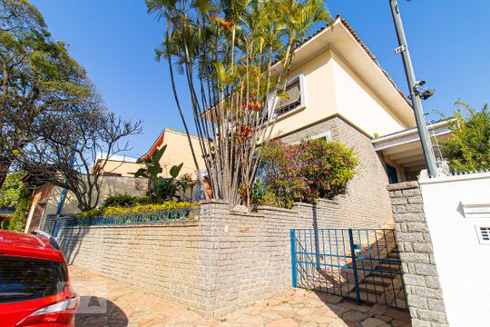Fachada de casa à venda com 4 quartos, 385m² em Pacaembu, São Paulo