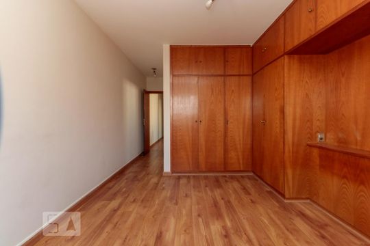 Suíte de casa à venda com 6 quartos, 230m² em Vila Madalena, São Paulo