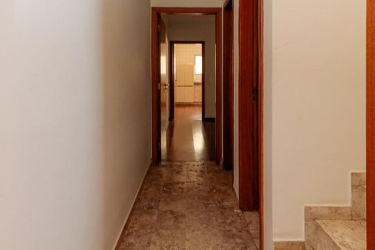 Corredor de casa à venda com 6 quartos, 230m² em Vila Madalena, São Paulo