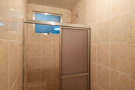 Banheiro de apartamento à venda com 2 quartos, 60m² em Farroupilha, Porto Alegre