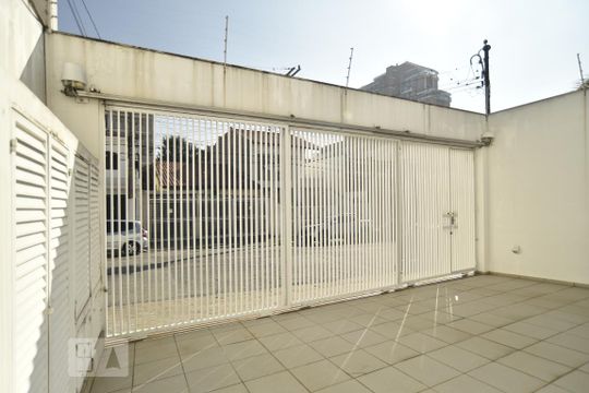Garagem e portão de entrada de casa para alugar com 3 quartos, 240m² em Tatuapé, São Paulo