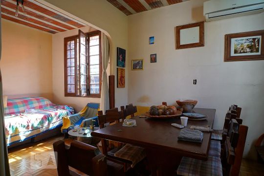 Sala 1 de casa à venda com 3 quartos, 181m² em Rio Branco, Porto Alegre