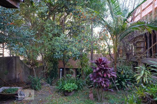 Patio de casa à venda com 3 quartos, 181m² em Rio Branco, Porto Alegre