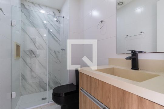 Banheiro de apartamento para alugar com 1 quarto, 41m² em Vila Campesina, Osasco