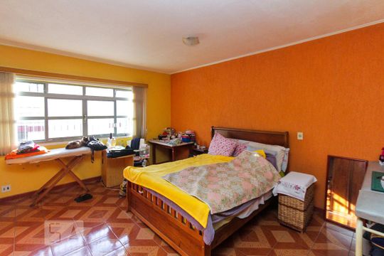 Suite de casa para alugar com 5 quartos, 690m² em Vila Paulo Silas, São Paulo