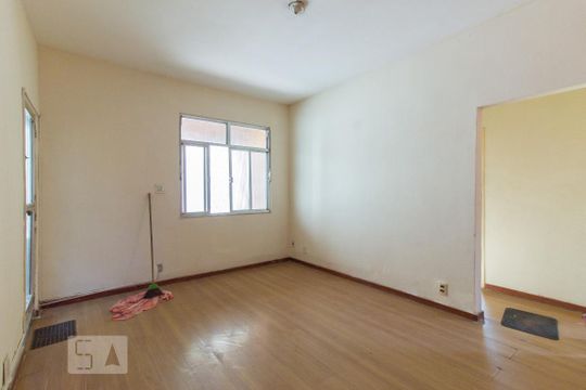 Sala de casa para alugar com 3 quartos, 120m² em Inhaúma, Rio de Janeiro