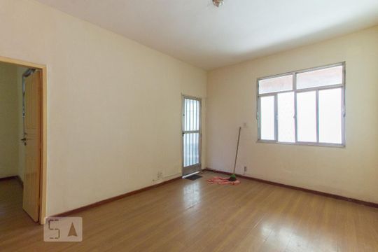 Sala de casa para alugar com 3 quartos, 120m² em Inhaúma, Rio de Janeiro