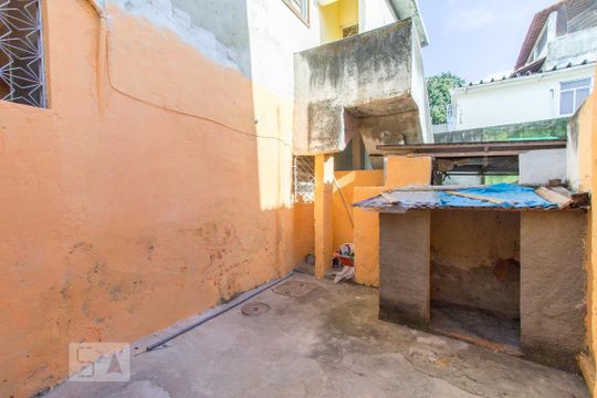 Quintal de casa para alugar com 3 quartos, 120m² em Inhaúma, Rio de Janeiro