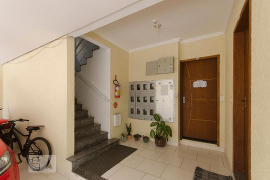 Hall de Entrada de apartamento para alugar com 2 quartos, 68m² em Ingleses do Rio Vermelho, Florianópolis