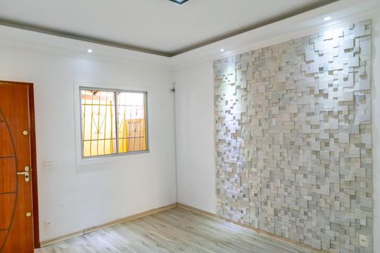 Sala de casa de condomínio para alugar com 2 quartos, 79m² em Jaqueline, Belo Horizonte