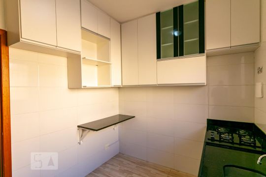 Cozinha de casa de condomínio para alugar com 2 quartos, 79m² em Jaqueline, Belo Horizonte