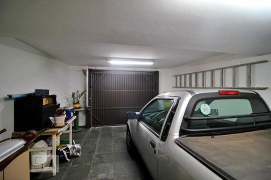 Garagem de casa à venda com 3 quartos, 202m² em Utinga, Santo André