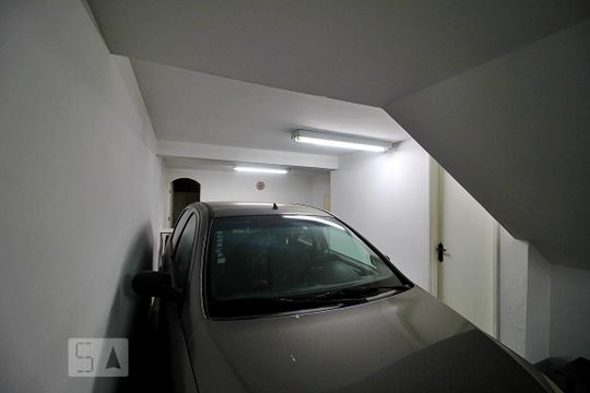 Garagem de casa à venda com 3 quartos, 202m² em Utinga, Santo André
