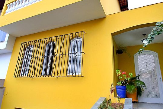 Fachada de casa à venda com 3 quartos, 202m² em Utinga, Santo André