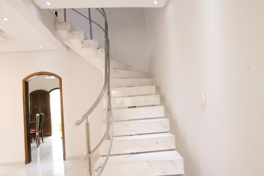 Escada da sala de casa à venda com 5 quartos, 332m² em Itaquera, São Paulo