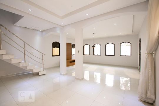 Casa para alugar com 5 quartos, 332m² em Itaquera, São Paulo