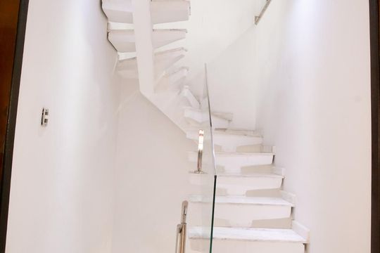 Escada de casa para alugar com 5 quartos, 332m² em Itaquera, São Paulo