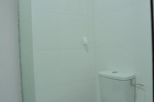 Banheiro Social de casa de condomínio à venda com 3 quartos, 130m² em Anil, Rio de Janeiro