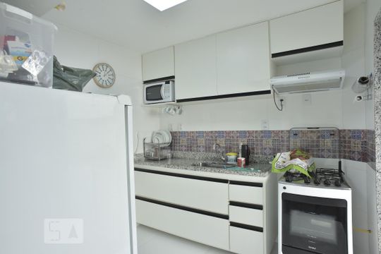 Cozinha de casa de condomínio à venda com 3 quartos, 130m² em Anil, Rio de Janeiro