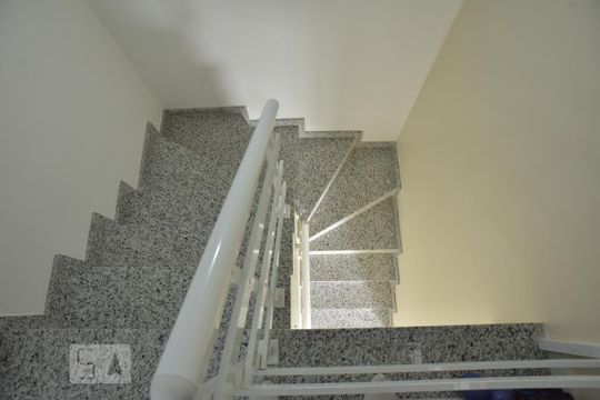 Escada de casa de condomínio à venda com 3 quartos, 130m² em Anil, Rio de Janeiro
