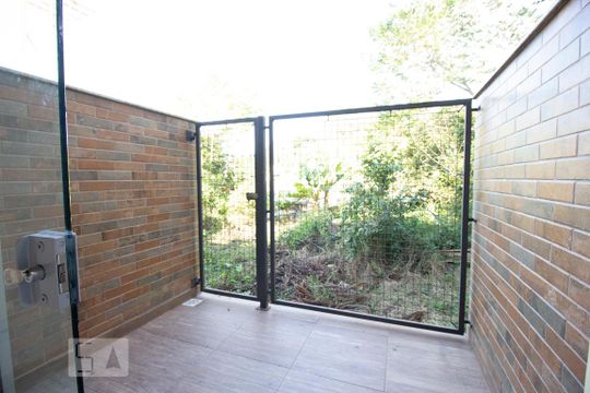 Area externa de kitnet/studio para alugar com 1 quarto, 64m² em Carvoeira, Florianópolis
