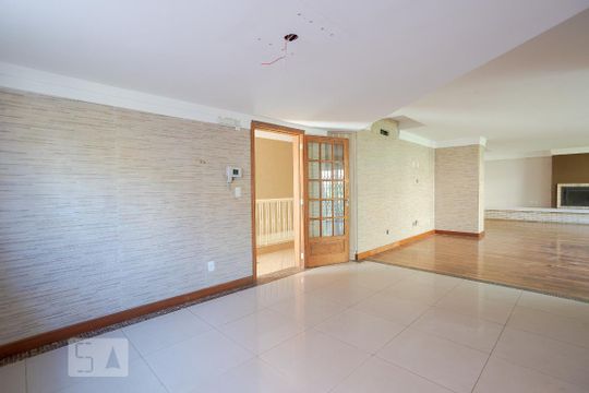 Sala 2 de casa à venda com 6 quartos, 500m² em Boa Vista, Porto Alegre