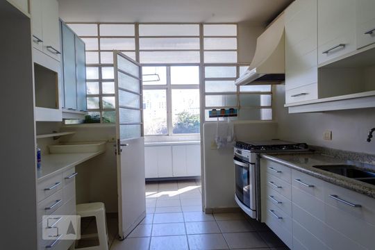 Cozinha de apartamento à venda com 3 quartos, 167m² em Higienópolis, São Paulo
