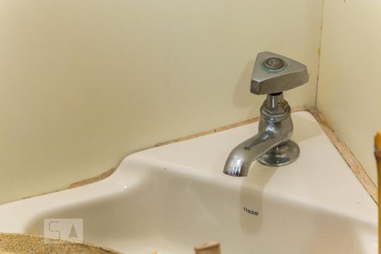 Banheiro de serviço - Torneira de apartamento à venda com 3 quartos, 105m² em Brooklin, São Paulo