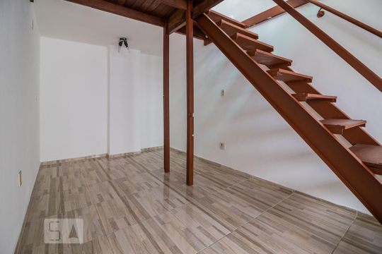 Sala de kitnet/studio para alugar com 1 quarto, 32m² em Partenon, Porto Alegre