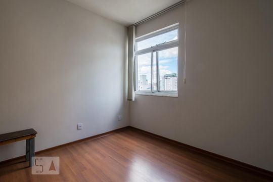 Quarto de apartamento para alugar com 2 quartos, 69m² em Santo Antônio, Belo Horizonte