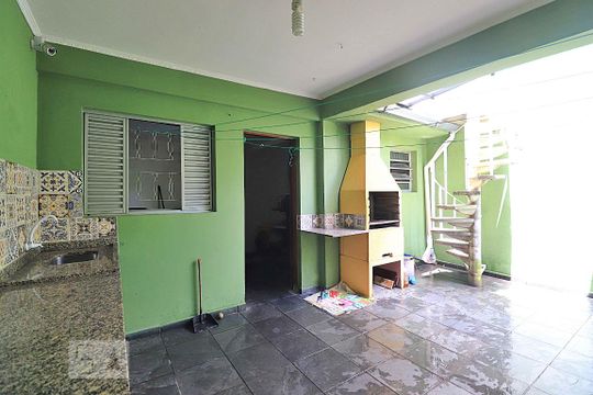 Quintal de casa à venda com 3 quartos, 196m² em Vila Valparaíso, Santo André