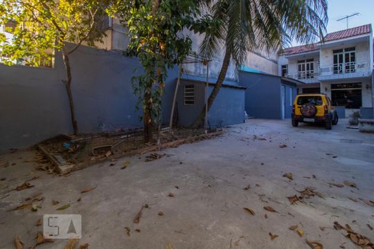 Quintal de casa à venda com 3 quartos, 100m² em Olaria, Rio de Janeiro