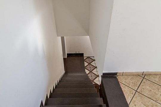 escada para suite de casa para alugar com 3 quartos, 277m² em Parque Sonia, São Paulo