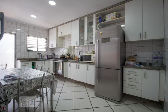 Cozinha de casa para alugar com 3 quartos, 277m² em Parque Sonia, São Paulo