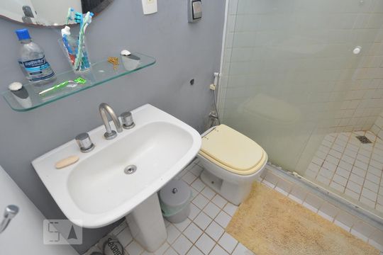 Banheiro de apartamento à venda com 4 quartos, 135m² em Copacabana, Rio de Janeiro