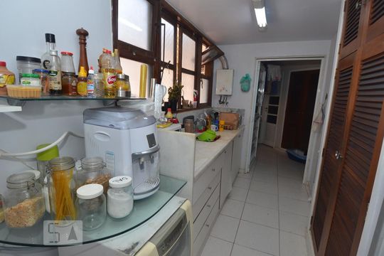 Cozinha de apartamento à venda com 4 quartos, 135m² em Copacabana, Rio de Janeiro