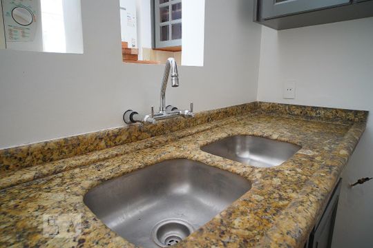 Cozinha de apartamento à venda com 3 quartos, 150m² em Floresta, Porto Alegre
