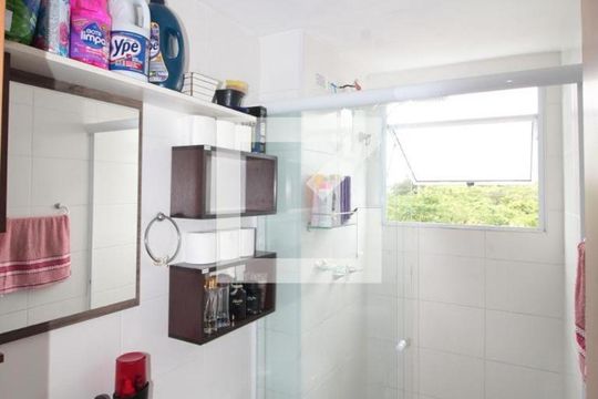 Banheiro de apartamento à venda com 2 quartos, 42m² em São José, Canoas