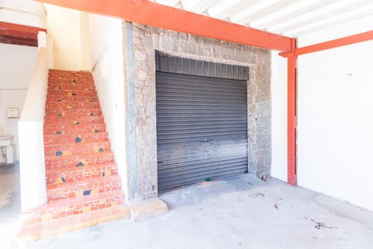 Garagem de casa à venda com 2 quartos, 115m² em Vila da Saúde, São Paulo