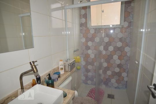Banheiro de apartamento para alugar com 2 quartos, 90m² em Campo Grande, Rio de Janeiro