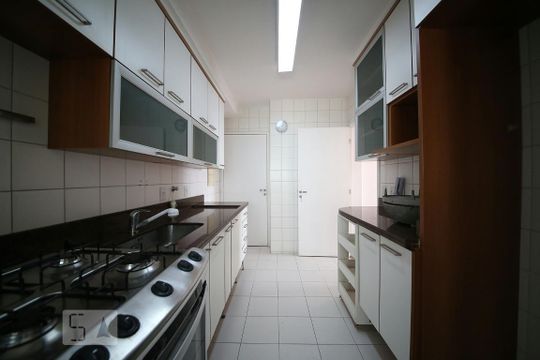 Cozinha de apartamento para alugar com 2 quartos, 92m² em Jardim Taquaral, São Paulo