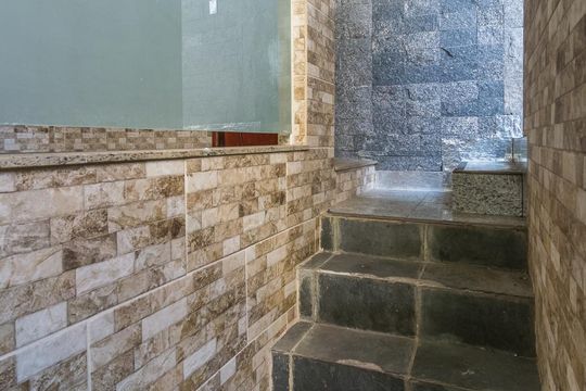 Área comum de acesso - Escada de apartamento para alugar com 3 quartos, 80m² em Irajá, Rio de Janeiro