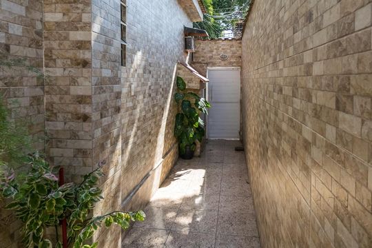 Área comum de acesso de apartamento para alugar com 3 quartos, 80m² em Irajá, Rio de Janeiro