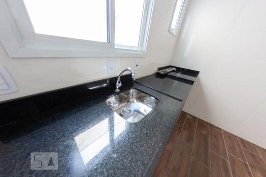 Sala e cozinha de apartamento para alugar com 1 quarto, 38m² em Vila Paiva, São Paulo