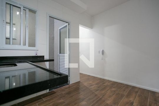 Cozinha de apartamento para alugar com 1 quarto, 45m² em Vila Paiva, São Paulo