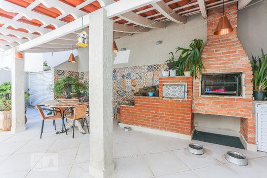 Quintal com Churrasqueira de casa para alugar com 3 quartos, 258m² em Jardim Bonfiglioli, São Paulo