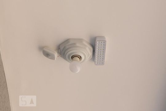 Corredor de acesso  de apartamento para alugar com 2 quartos, 49m² em Vila Santa Inês, São Paulo