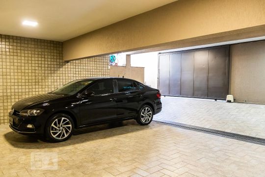 Garagem de casa à venda com 5 quartos, 500m² em Castelo, Belo Horizonte