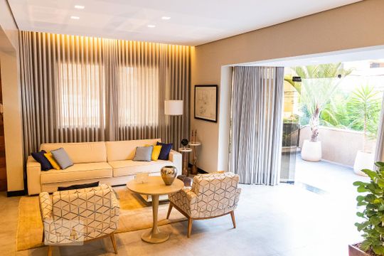 Casa à venda com 5 quartos, 500m² em Castelo, Belo Horizonte